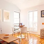 Alfama Stunning River And Historic City Views 2Bedrooms & 2Bathrooms Ac Balcony 18Th Century Building